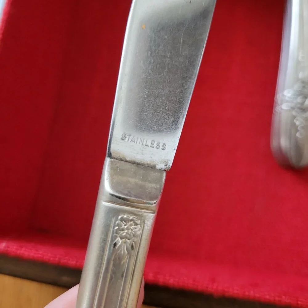 WM Rogers Stainless Steel 6 Place Setting‎ 26 Piece Wood Serving Box Flatware